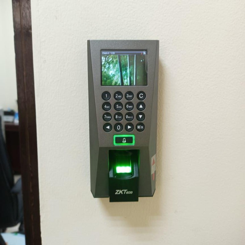 جهاز البصمة للحضور والانصراف والتحكم في الدخول