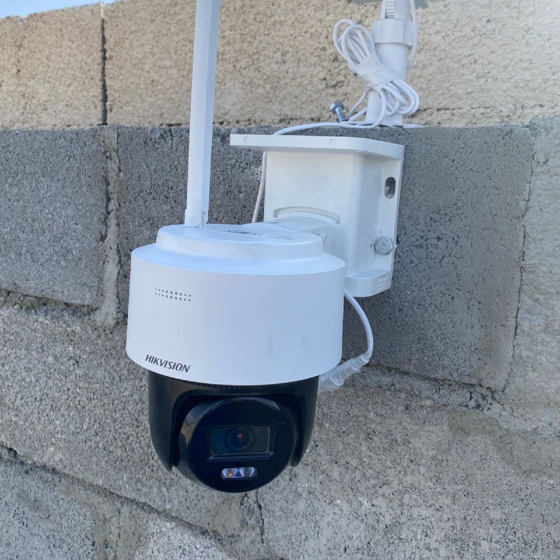 كاميرات وأنظمة المراقبة الأمنية